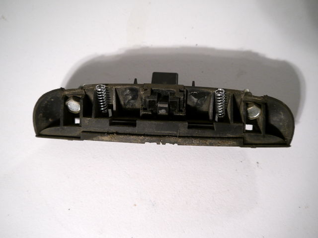 poignée coffre Peugeot 307 avec ressorts ajoutés